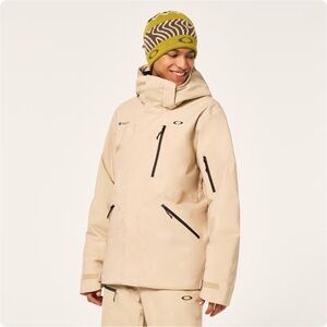 NWT Oakley Men’s High performance Ski Jacket. Sub temp Gortex RECCO searchable L